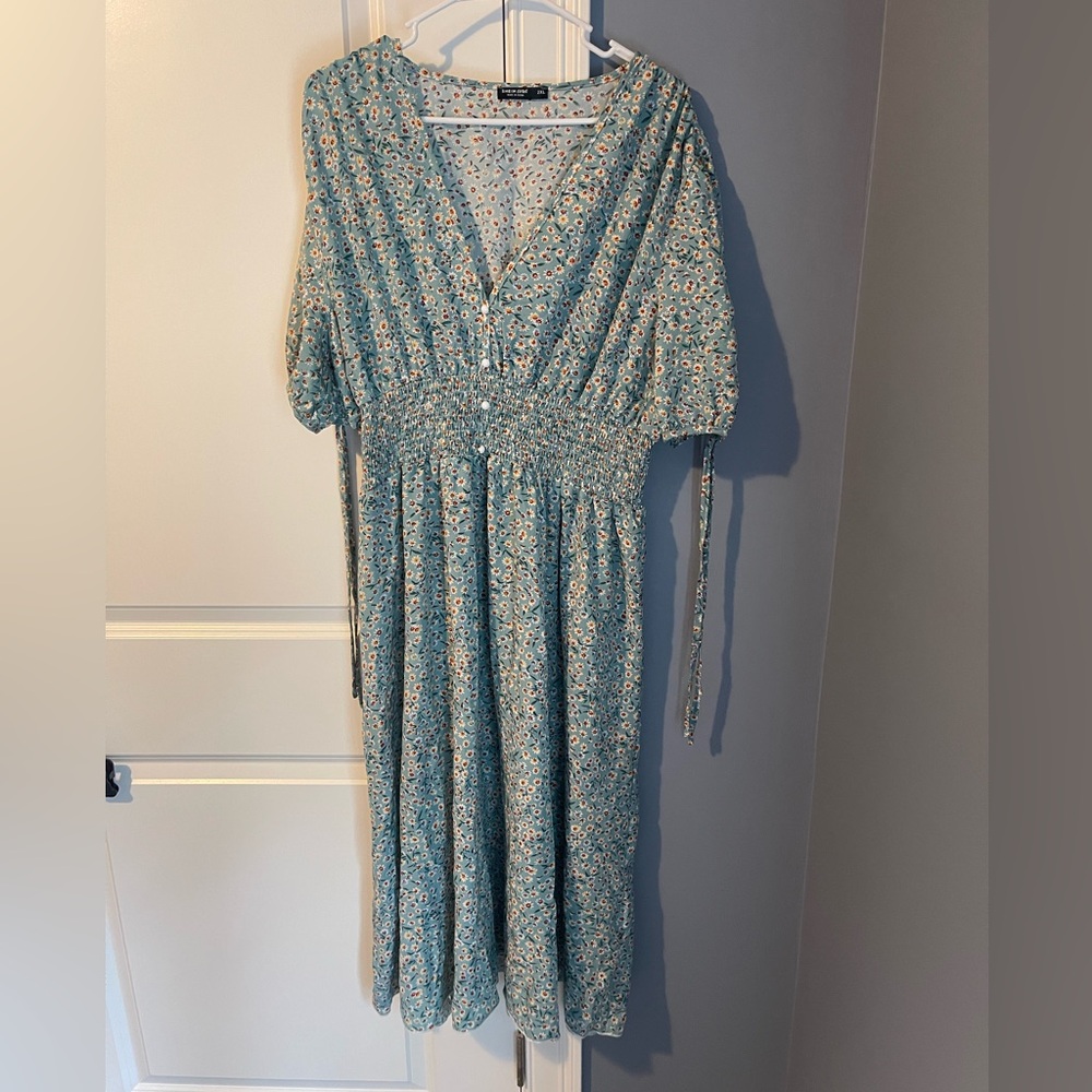 Green floral maxi dress with short sleeves. Worn once.